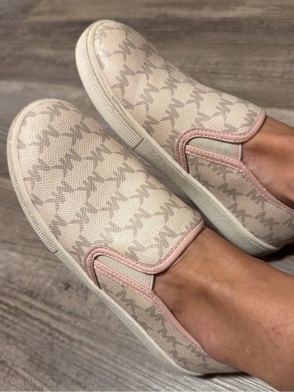 Michael Kors Girl Shoes Sz 3 US  Slip On Loafers Light Pink w/ Gray Logo Pattern